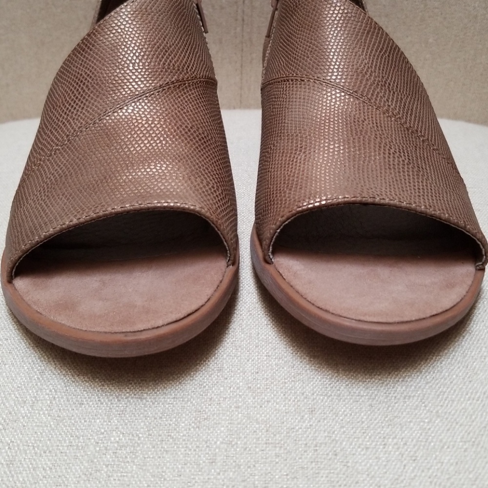 *LAST ONE*Bare Traps Sedina Sandals - Picture 5 of 8